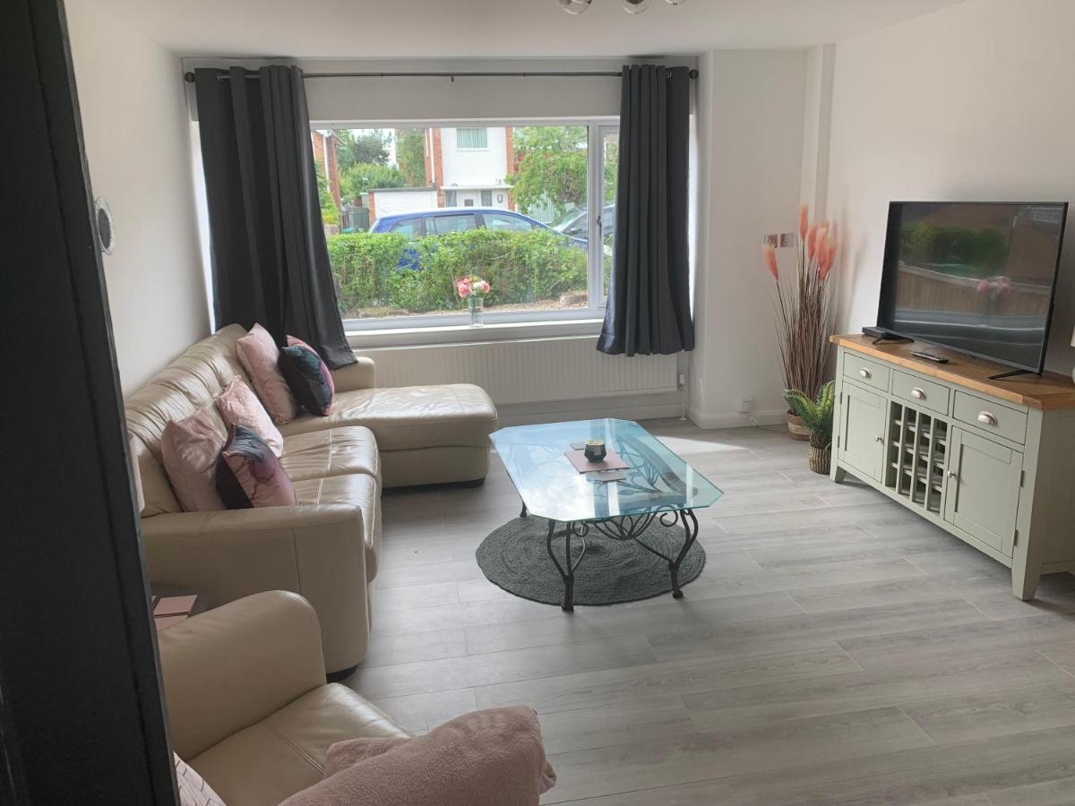 Crowthorne House, Beautiful 3 Bedroom Home For Upto 8 Guests, With Sofa Bed Cul-De-Sac With Private Driveway Nottingham Esterno foto