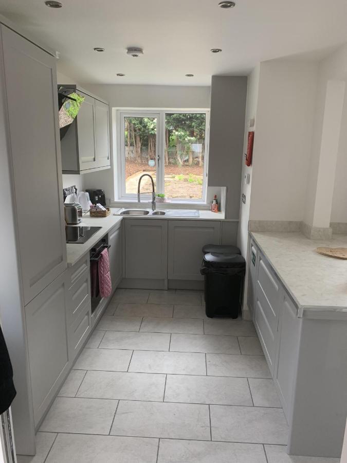 Crowthorne House, Beautiful 3 Bedroom Home For Upto 8 Guests, With Sofa Bed Cul-De-Sac With Private Driveway Nottingham Esterno foto