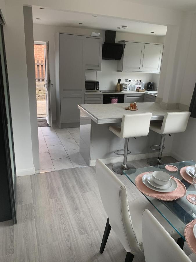 Crowthorne House, Beautiful 3 Bedroom Home For Upto 8 Guests, With Sofa Bed Cul-De-Sac With Private Driveway Nottingham Esterno foto